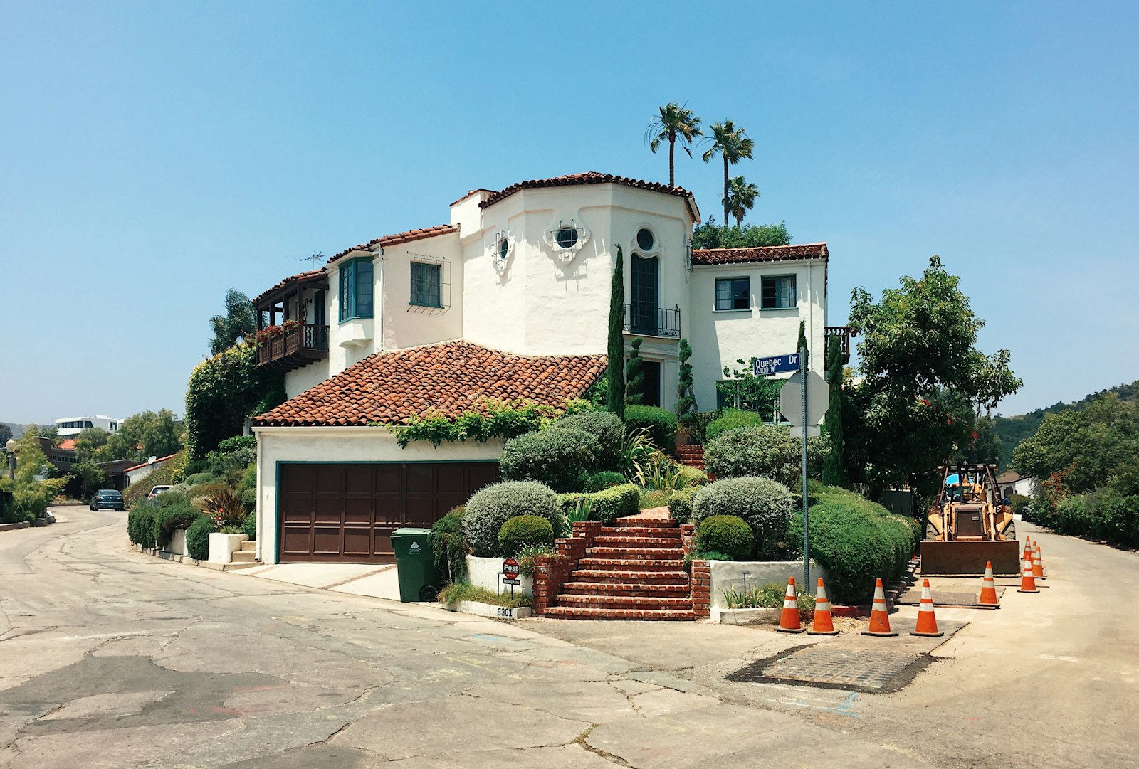 Single-family home in an R1 residential zone in Los Angeles